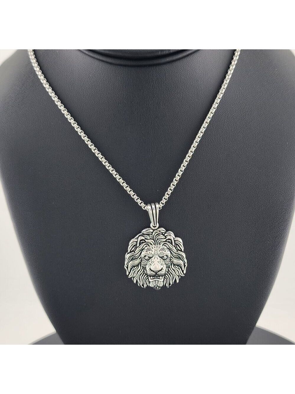 Majestic Mane: Bold Lion Face Necklace